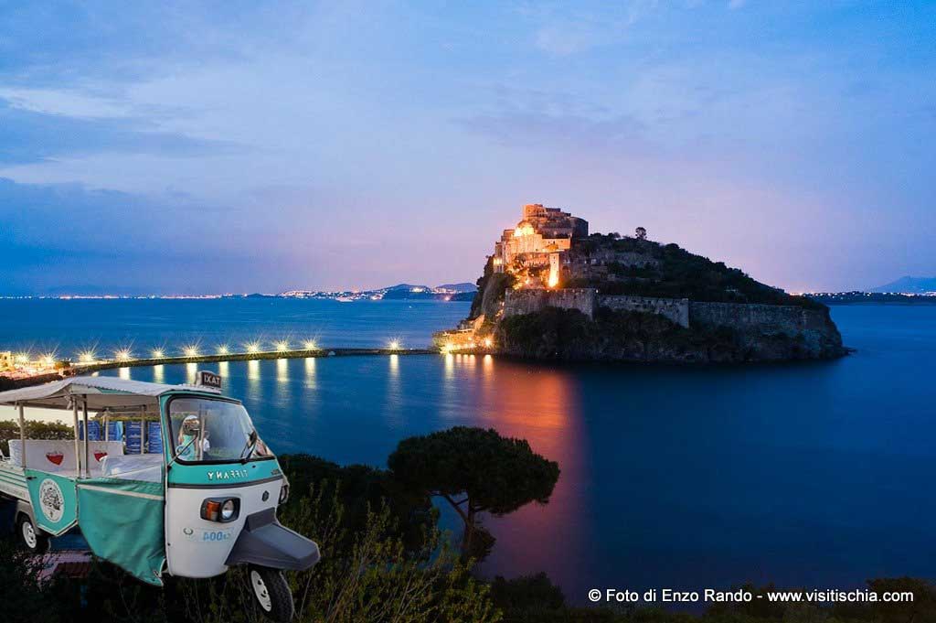 Ischia d'altri tempi: tour in microtaxi di sera