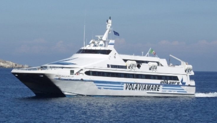 Transfer Spezzettato da / per porto di Napoli per Hotel sull'isola in aliscafo