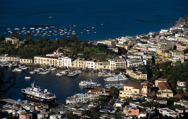 Divide transfer from / to Naples APT or FS to Hotel on the island by hydrofoil